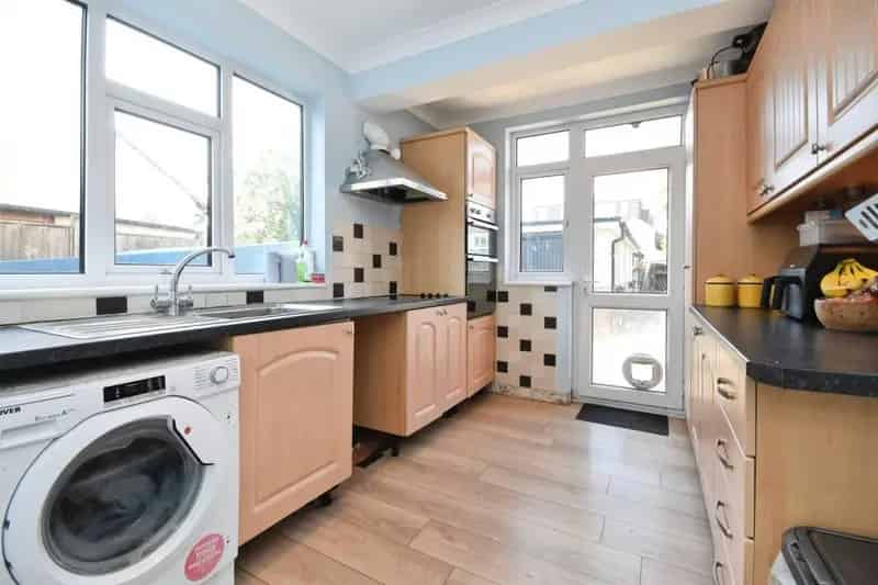 3 Bed House Chelmsford Desirable Area Off Street Parking South Garden