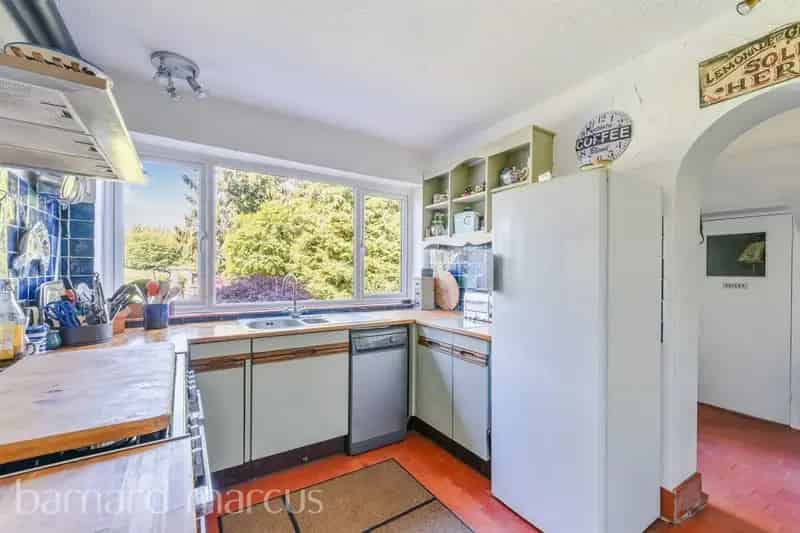 Family Home near Dorking Reigate Large Garden Garage Parking