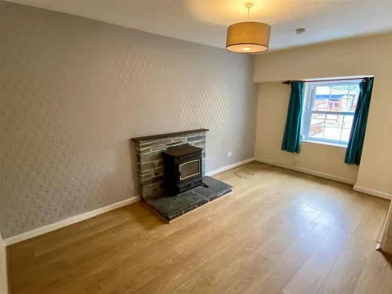 3 Bedroom Semi-Detached House to Rent