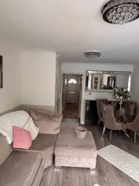 3 Bedroom House Swap - Quiet Cul-de-sac - New Bathroom and Flooring