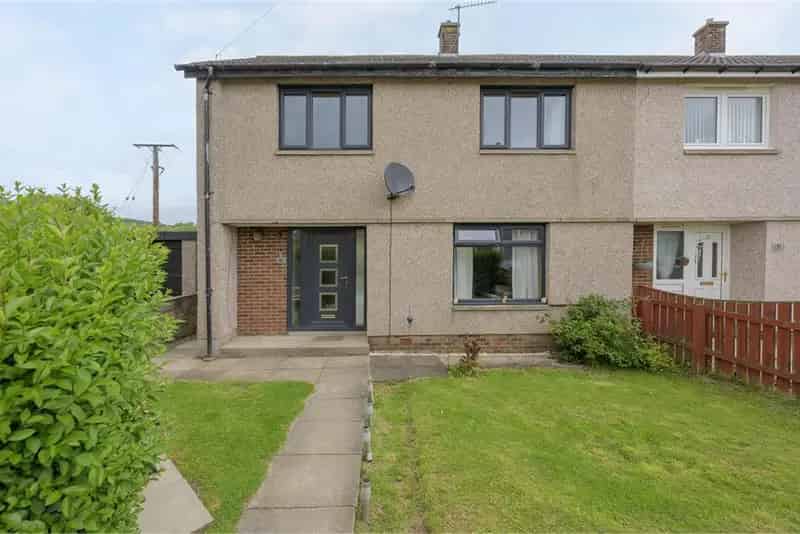 3 Bed End Terraced House with Conservatory and Garden