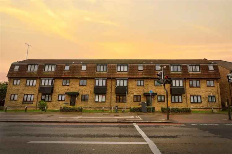 Flat For Sale in Eastern Avenue, London, England