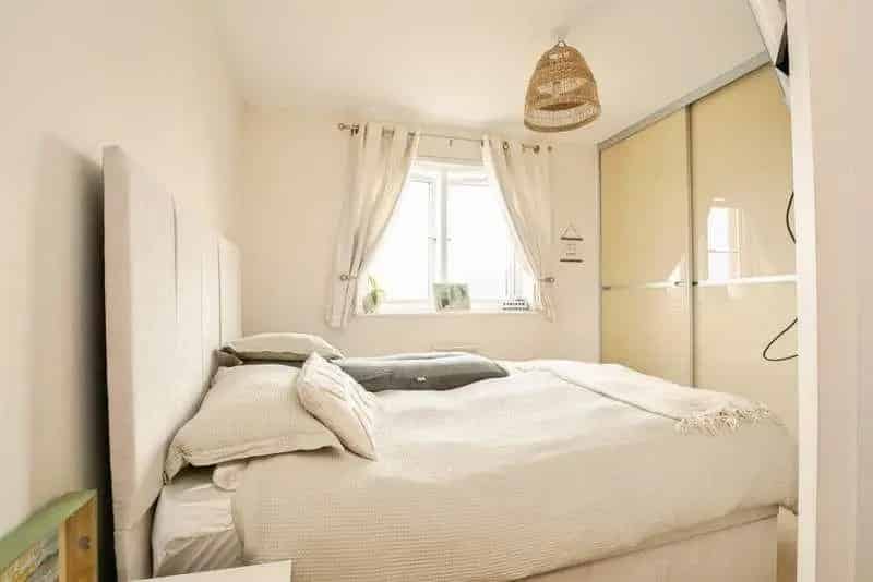 2 bed flat for sale