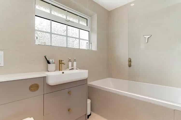 3 Bed Detached House For Sale