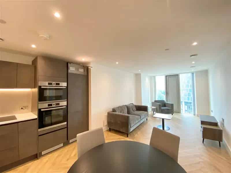 2 Bedroom Apartment Manchester City Views Gym Pool