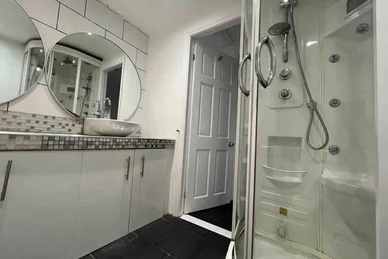 Spacious 2-Bedroom House in Bramley - Zero Deposit Guarantee