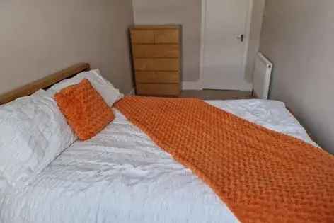 2 Bedroom 70m² Flat in Aberdeen with Parking