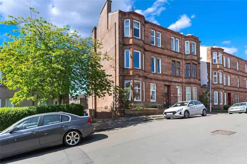 2 Bedroom Flat for Sale - Modern and Spacious