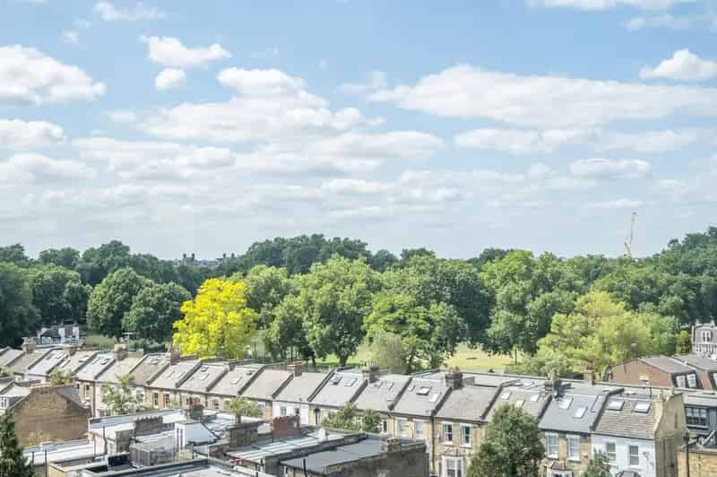 1 Bedroom Flat for Sale in Fulham Sands End with South Park Views
