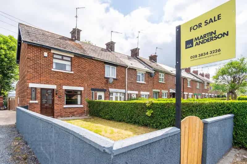Beautiful End Terrace House with Open Plan Living and Large Garden