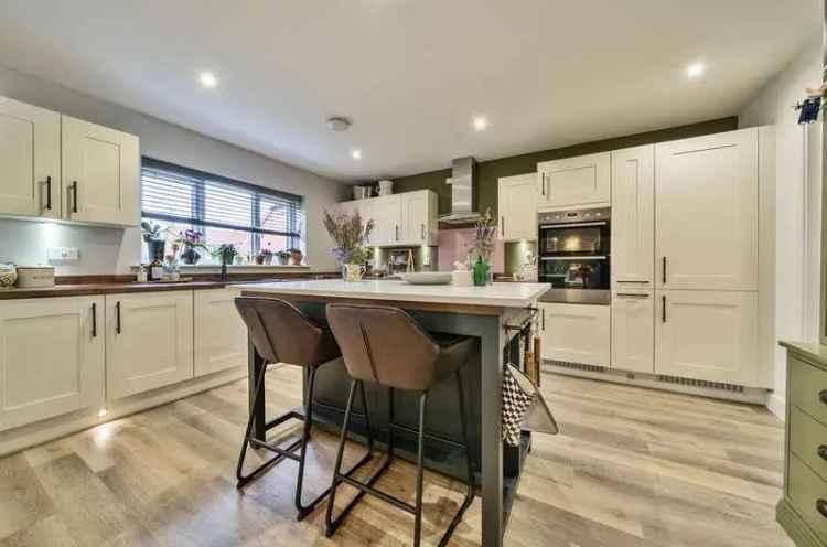 6 Bed Detached House For Sale