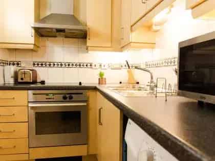 3 Bedroom Flat in London - 52m² Room Available