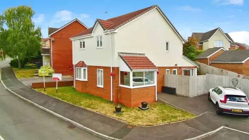 3 bedroom detached house