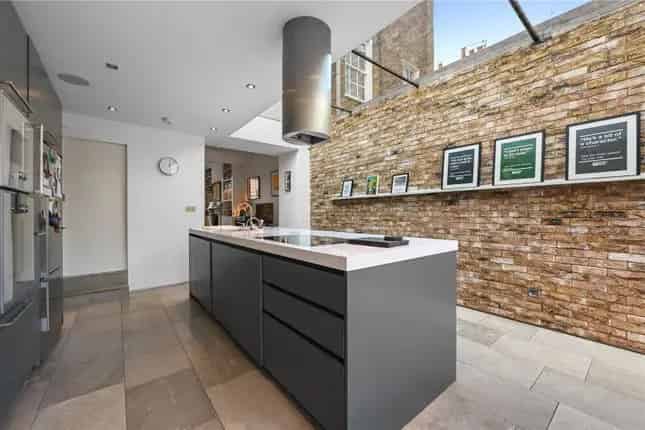 Four Bedroom Family Home in De Beauvoir Conservation Area