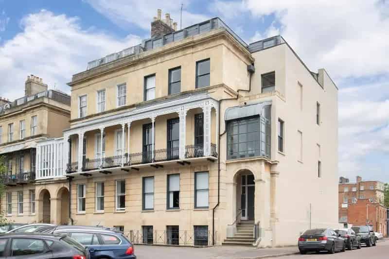 2 Bedroom Flat for Sale in Cheltenham