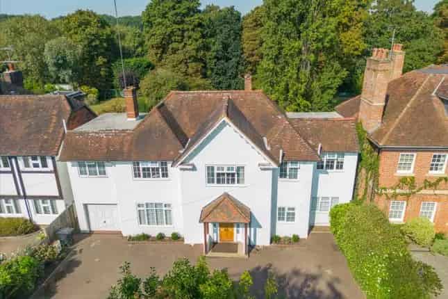 Detached Family Home in Roehampton Near Richmond Park