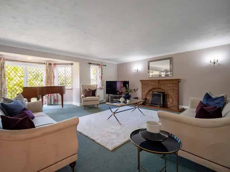 6 Bedroom Detached House Hawks Hill Bourne End Buckinghamshire