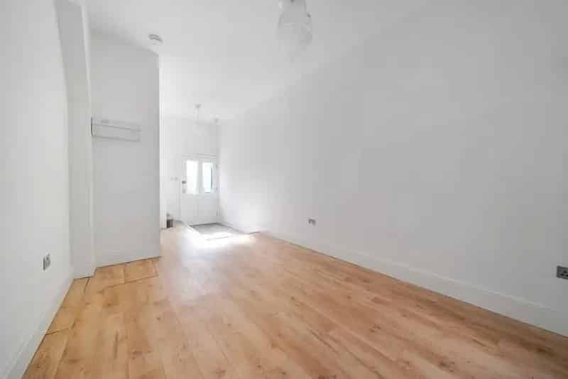 2 Bedroom House Near New Beckenham Station