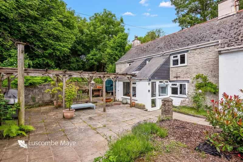 3 Bed Detached House with Outbuildings and Large Garden
