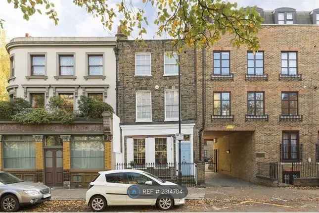 Semi-detached House for Rent in Cable Street London E1