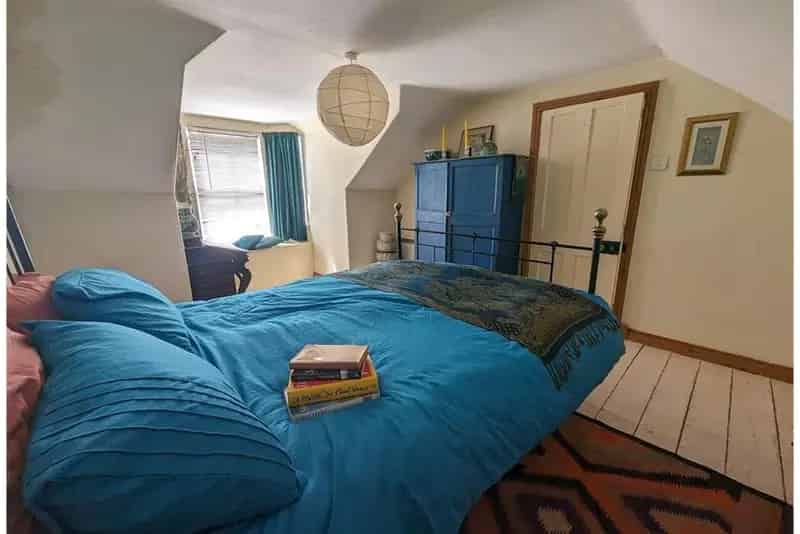 1 Bed Terraced House Near Thornhill