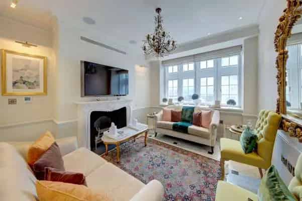 Knightsbridge Hyde Park 3-Bedroom Apartment