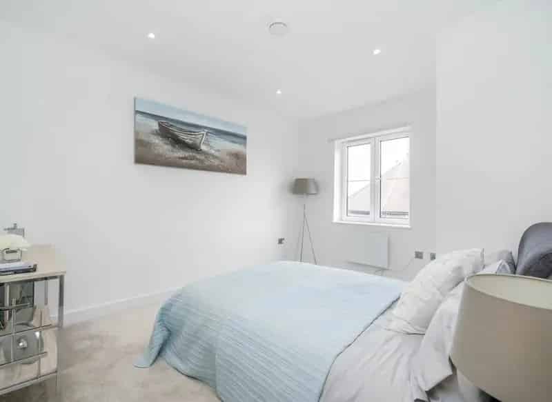 Luxury Hendon Park View Apartment with Sunny Hill Park Views