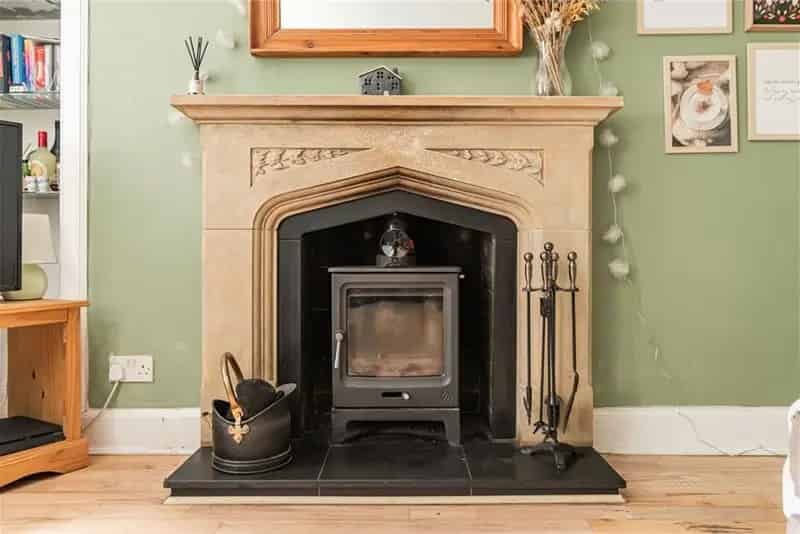 2 Bed Flat Balerno Near Water of Leith Main Door Lower Villa