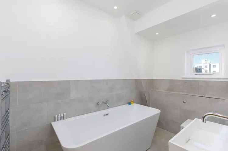 2 Bedroom Semi Detached House for Sale Near Brighton Pier