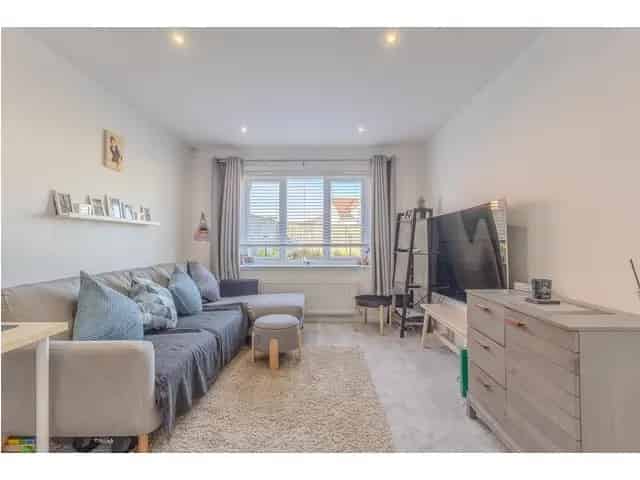 3 Bedroom Semi-Detached House for Sale in Stepps