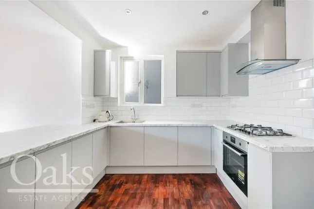 4-Bedroom Semi-Detached House for Rent in Streatham Hill