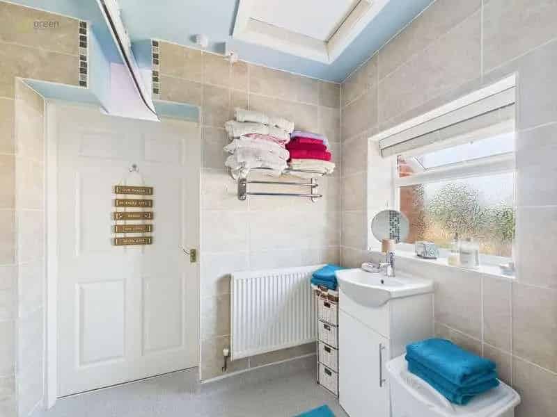 3 Bed House for Sale with Garage and Garden