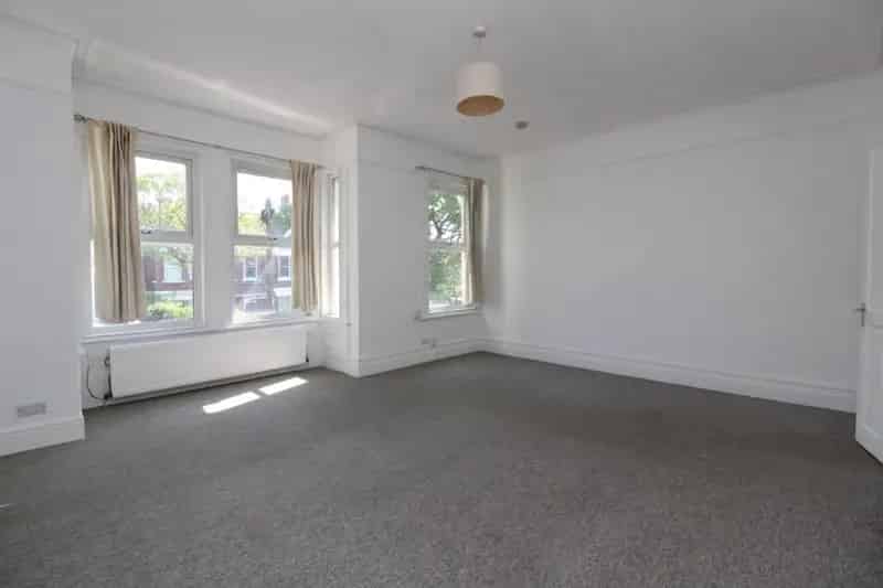 2 Bedroom Flat Near Fiveways Available May