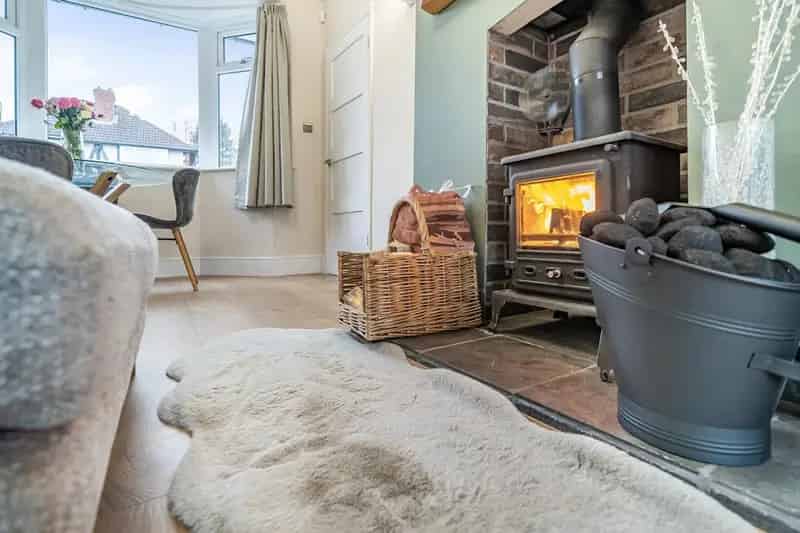 Modern 2-Bed House in Roxholmes Chapel Allerton Freehold