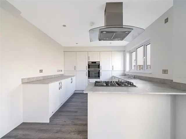 4 Bedroom Detached House for Sale Near Robroyston Train Station
