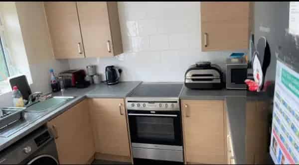 2 Bed Semi-Detached House Near Schools and Park
