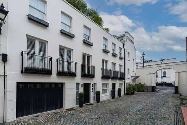 Belgravia Townhouse for Sale 3 Ensuite Bedrooms Cinema Room Garden
