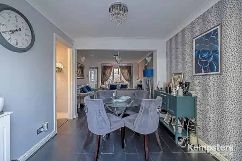 5 Bed Detached House for Sale