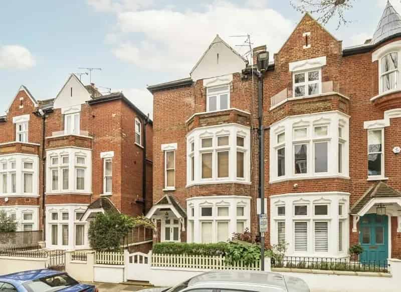 Spacious Home with Eat in Kitchen, Fireplace and Private Garden