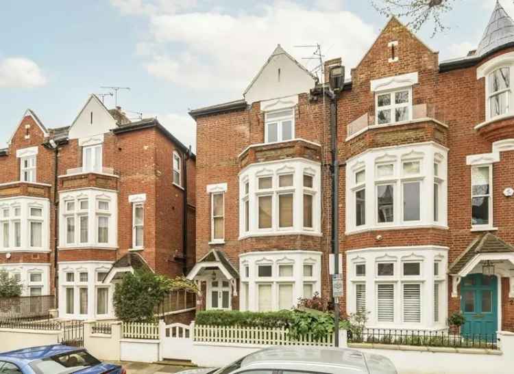 Spacious Home with Eat in Kitchen, Fireplace and Private Garden