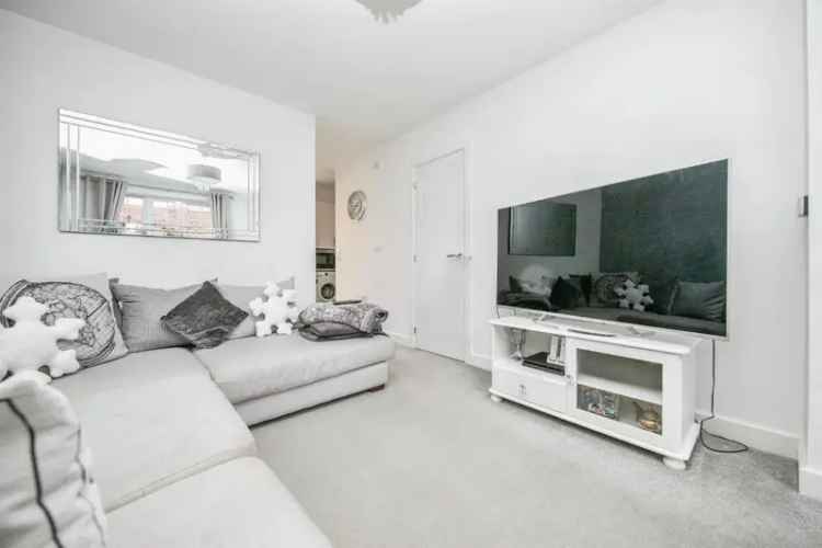 Modern 2-Bed House with Garden and Parking