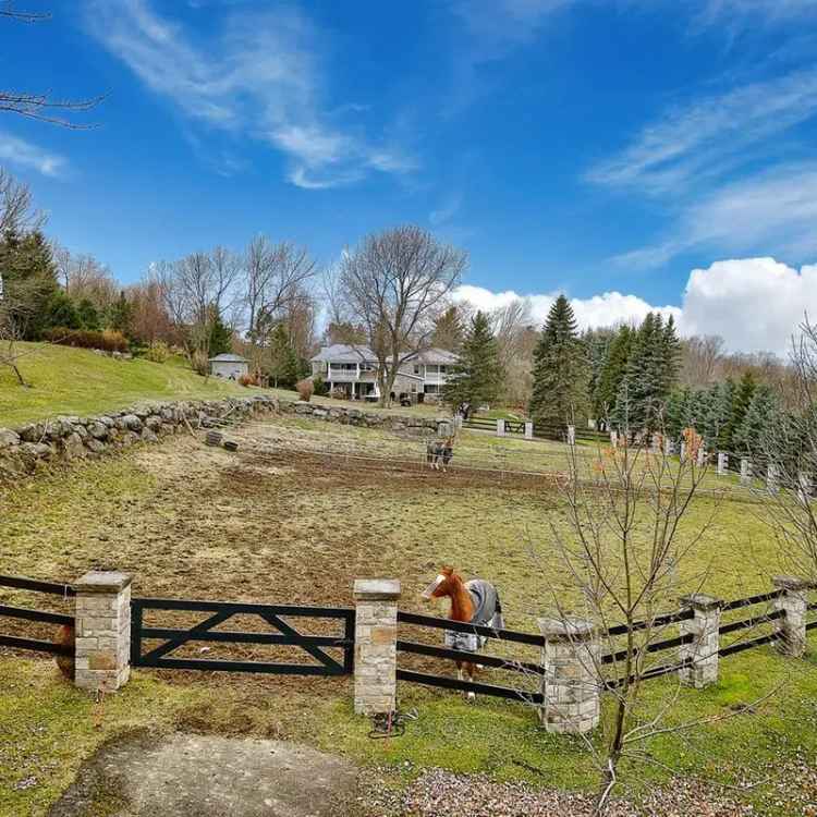 Hobby Farm for Sale: Elegant Estate with Equestrian Facilities