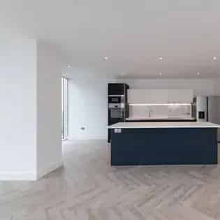3 Bed 120m2 Manchester Flat High Speed WiFi Pet Friendly Parking