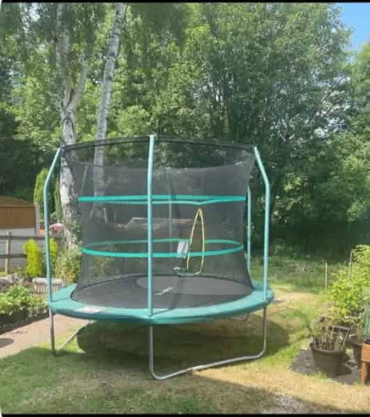 3 Bed Semi-Detached House Large Garden Woods