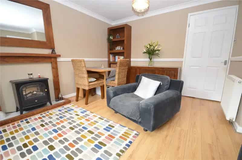 2 Bed Upper Floor Apartment Adel Leeds Chain Free