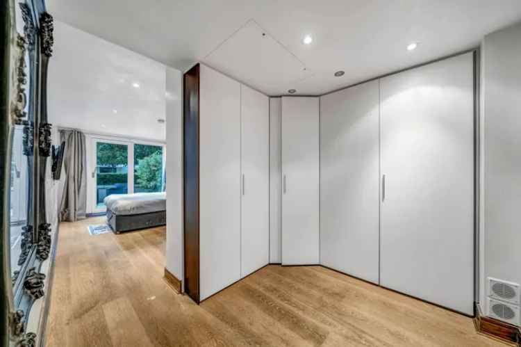 2 Bedroom Flat for Sale in Imperial Wharf