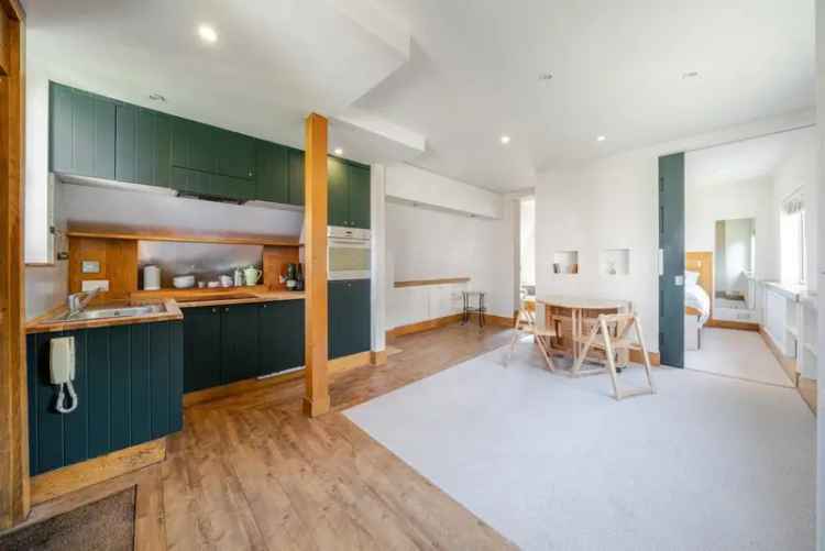Refurbished Top Floor Loft Apartment Double Bedroom