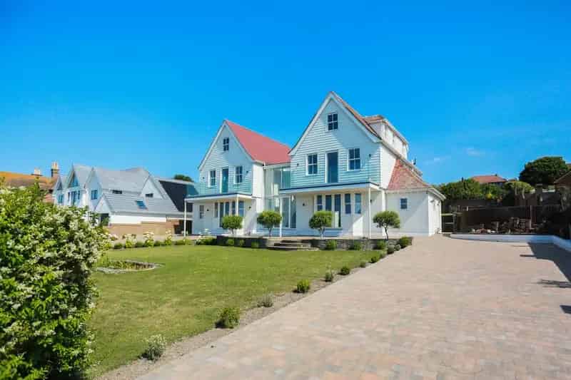 7 Bedroom Detached House for Sale