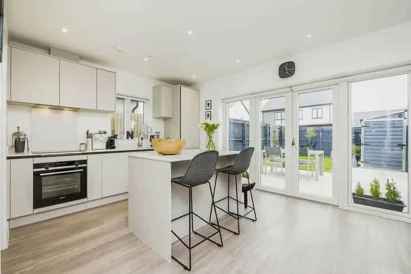 3 Bedroom Modern End of Link Home in Sought After Location