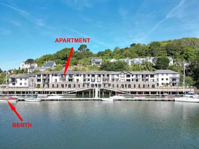 2 Bedroom Penthouse Apartment with Panoramic River Views